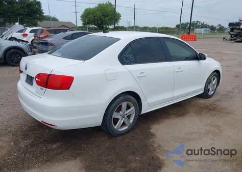 2012 Volkswagen Jetta Sedan z USA, uszkodzony, nr VIN 3VWLL7AJ4CM370662